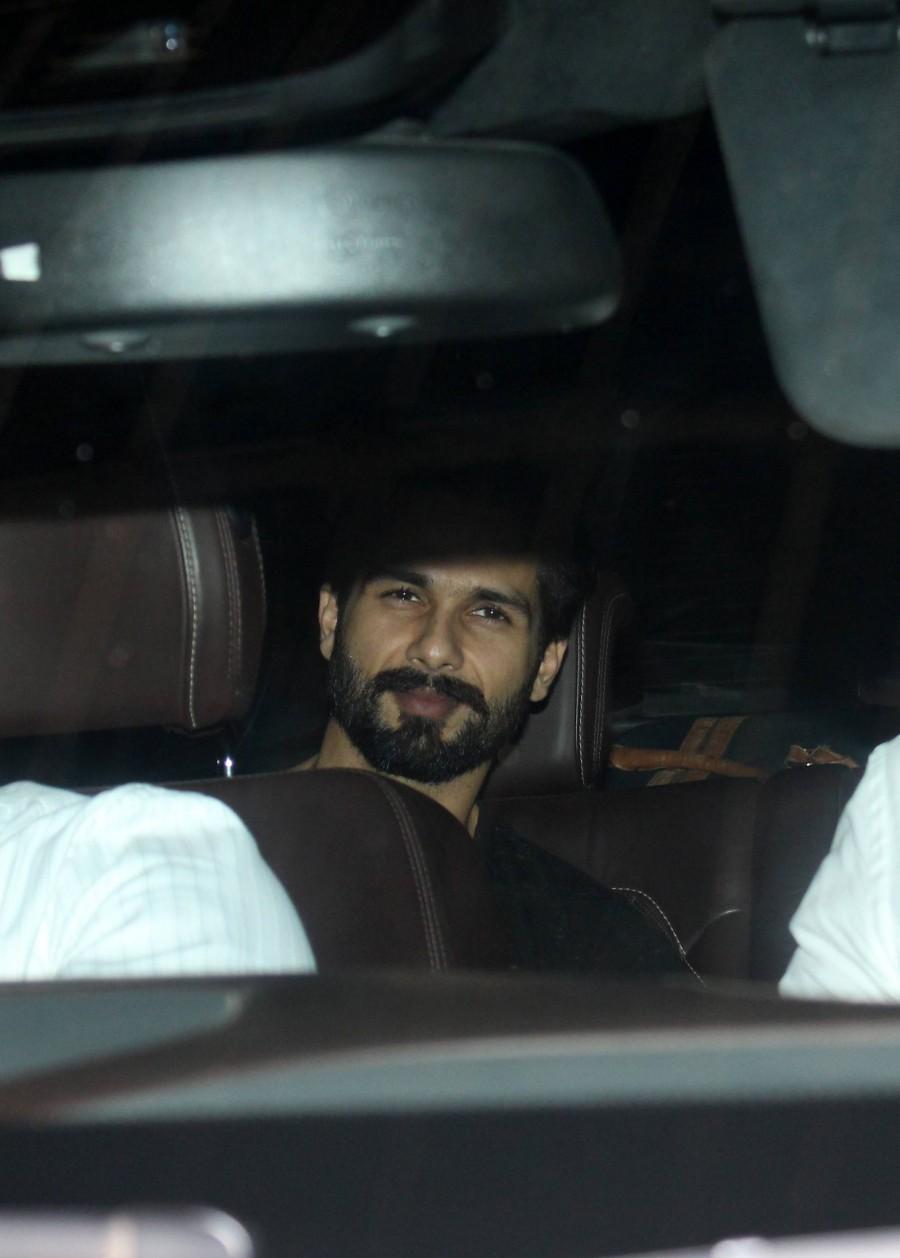 Bollywood actor Shahid Kapoor was spotted getting out of Sanjay Leela Bhansali's office in Juhu. Shahid Kapoor,Shahid Kapoor at Sanjay Leela Bhansali office,Sanjay Leela Bhansali office,Sanjay Leela Bhansali,Shahid Kapoor pics,Shahid Kapoor images,Shahid Kapoor photos,Shahid Kapoor stills,Shahid Kapoor pictures