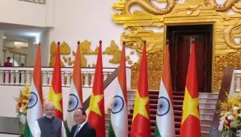 Narendra Modi,Prime Minister Narendra Modi,Narendra Modi meets Vietnam PM,Modi meets Vietnam PM,Vietnamese counterpart Nguyen Xuan Phuc,Nguyen Xuan Phuc