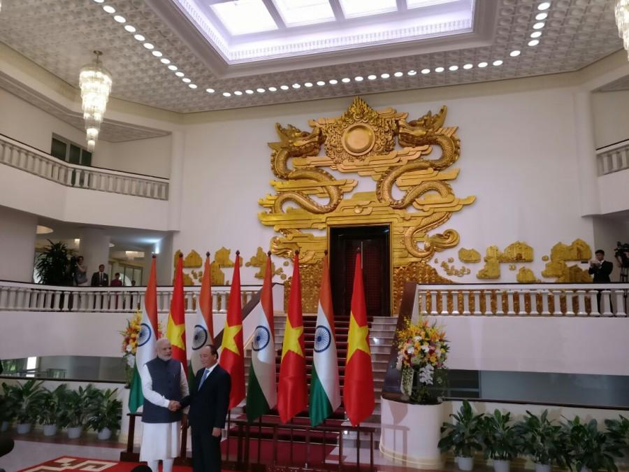 Prime Minister Narendra Modi on Saturday met his Vietnamese counterpart Nguyen Xuan Phuc for one-to-one talks ahead of delegation-level talks. Narendra Modi,Prime Minister Narendra Modi,Narendra Modi meets Vietnam PM,Modi meets Vietnam PM,Vietnamese counterpart Nguyen Xuan Phuc,Nguyen Xuan Phuc