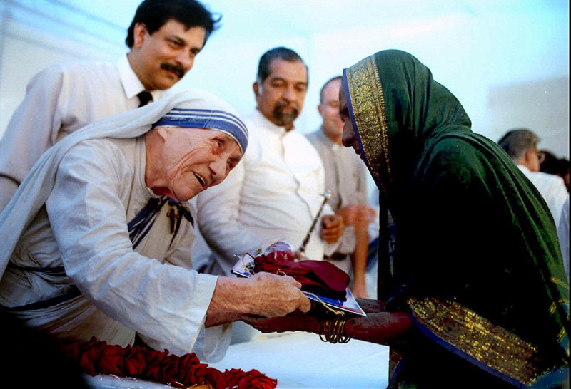 Mother Teresa of Calcutta, a nun who dedicated her life to helping the poor, will be made a saint of the Roman Catholic Church. Mother Teresa,Mother Teresa work,Roman Catholic Church,mother teresa sainthood,mother teresa to become saint,Mother Teresa pics,Mother Teresa images,Mother Teresa photos,Mother Teresa stills,Mother Teresa pictures