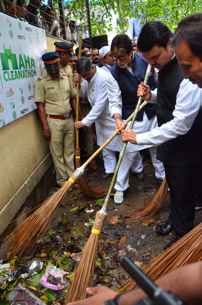 Megastar Amitabh Bachchan on Saturday picked up a broom here to acknowledge the Swachh Bharat Abhiyan in Maharashtra. Amitabh Bachchan,Megastar Amitabh Bachchan,Amitabh Bachchan participates Swachh Bharat,Amitabh Bachchan participates Swachh Bharat Abhiyan,Swachh Bharat Abhiyan,Swachh Bharat campaign,Amitabh Bachchan joins Swachh Bharat campaign,Big B picked up a broom