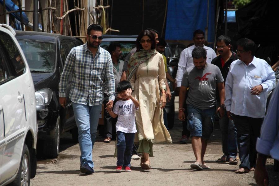 Bollywood actress Shilpa Shetty and Raj Kundra celebrate Ganesh festival. Vinayaka Chaturthi,happy Vinayaka chaturthi,Vinayaka Chaturthi 2016,Shilpa Shetty,Shilpa Shetty and Raj Kundra,Shilpa Shetty celebrates Ganesh festival,Raj Kundra celebrates Ganesh festival,Ganesh festival celebrations