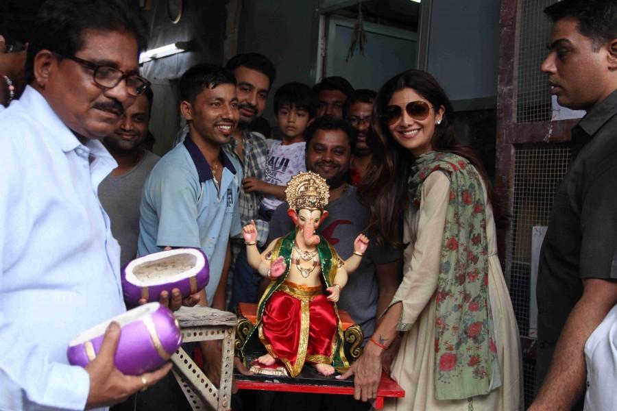 Bollywood actress Shilpa Shetty and Raj Kundra celebrate Ganesh festival. Vinayaka Chaturthi,happy Vinayaka chaturthi,Vinayaka Chaturthi 2016,Shilpa Shetty,Shilpa Shetty and Raj Kundra,Shilpa Shetty celebrates Ganesh festival,Raj Kundra celebrates Ganesh festival,Ganesh festival celebrations