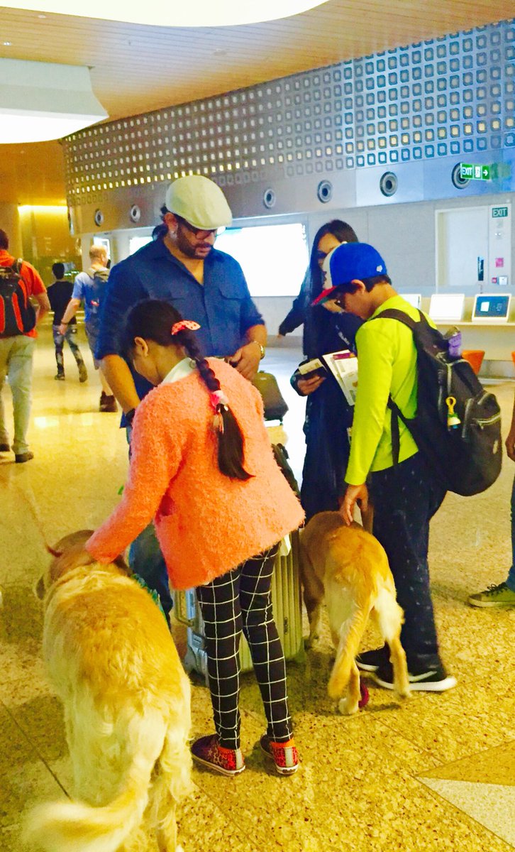 It's vacation time for Arshad Warsi. The actor, who will soon be gearing up for the upcoming film Arshad Warsi,actor Arshad Warsi,Aankhen 2,Zene Zoe,Zeke,Maria Goretti,Arshad Warsi in Thailand,Arshad Warsi vacation to Thailand