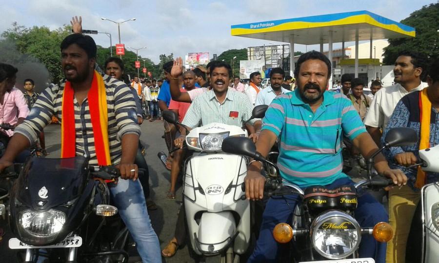 Hundreds of people, especially farmers on Monday staged protest demonstrations in the Mysuru region against the Supreme Court order to Karnataka for releasing 15,000 cusecs of water daily for 10 days to Tamil Nadu. Cauvery Water Issue,Cauvery Water,Protests in Karnataka,Karnataka,Karnataka Bandh,Tamil Nadu,Cauvery Water problem,Supreme Court,J. Jayalalithaa