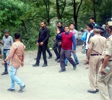 Bollywood superstar Salman Khan on Saturday reached Manali in Himachal Pradesh for the shooting of Kabir Khan's movie 