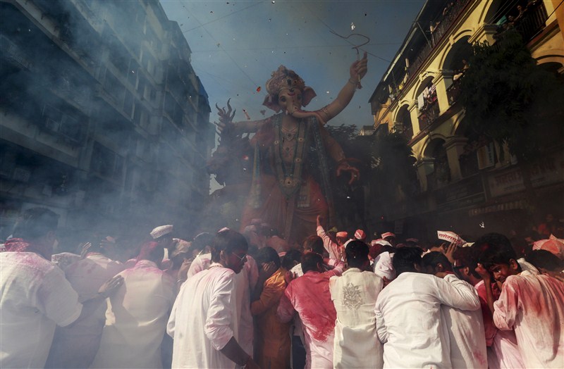 Ganesh Chaturthi 2016: Celebrations across India, devotees offer prayers to Ganpati Bappa Ganesh Chaturthi,Ganesh Chaturthi 2016,Ganesh Chaturthi celebrations,happy ganesh chaturthi,ganesh chaturthi celebrations in different cities,Ganpati Bappa,Ganesh Chaturthi celebrations pics,Ganesh Chaturthi celebrations images,Ganesh Chaturthi celebratio