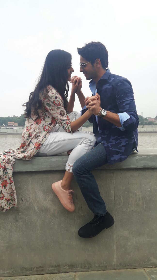 Sidharth Malhotra and Katrina Kaif have been painting the town red while promoting their upcoming release, Baar Baar Dekho. Sidharth and Katrina,Sidharth Malhotra,Katrina Kaif,Sidharth Malhotra and Katrina Kaif,Baar Baar Dekho,Baar Baar Dekho promotions,Baar Baar Dekho movie promotions,Baar Baar Dekho in Ahmedabad