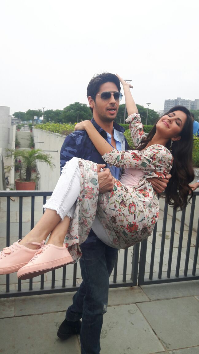 Sidharth Malhotra and Katrina Kaif have been painting the town red while promoting their upcoming release, Baar Baar Dekho. Sidharth and Katrina,Sidharth Malhotra,Katrina Kaif,Sidharth Malhotra and Katrina Kaif,Baar Baar Dekho,Baar Baar Dekho promotions,Baar Baar Dekho movie promotions,Baar Baar Dekho in Ahmedabad