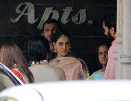 Celebs like Riteish Deshmukh, Genelia D'Souza, Dia Mirza, Sohail Khan, Vatsal Sheth, Malaika Arora Khan, Amrita Arora, Chunky Pandey, Arpita Khan, Bhushan Kumar, Divya Khosla Kumar, Jas Arora, Sahil Sangha, Amrita Arora, Dalip Tahil and other celebrates Ganesha Chaturthi at Salman Khan house.