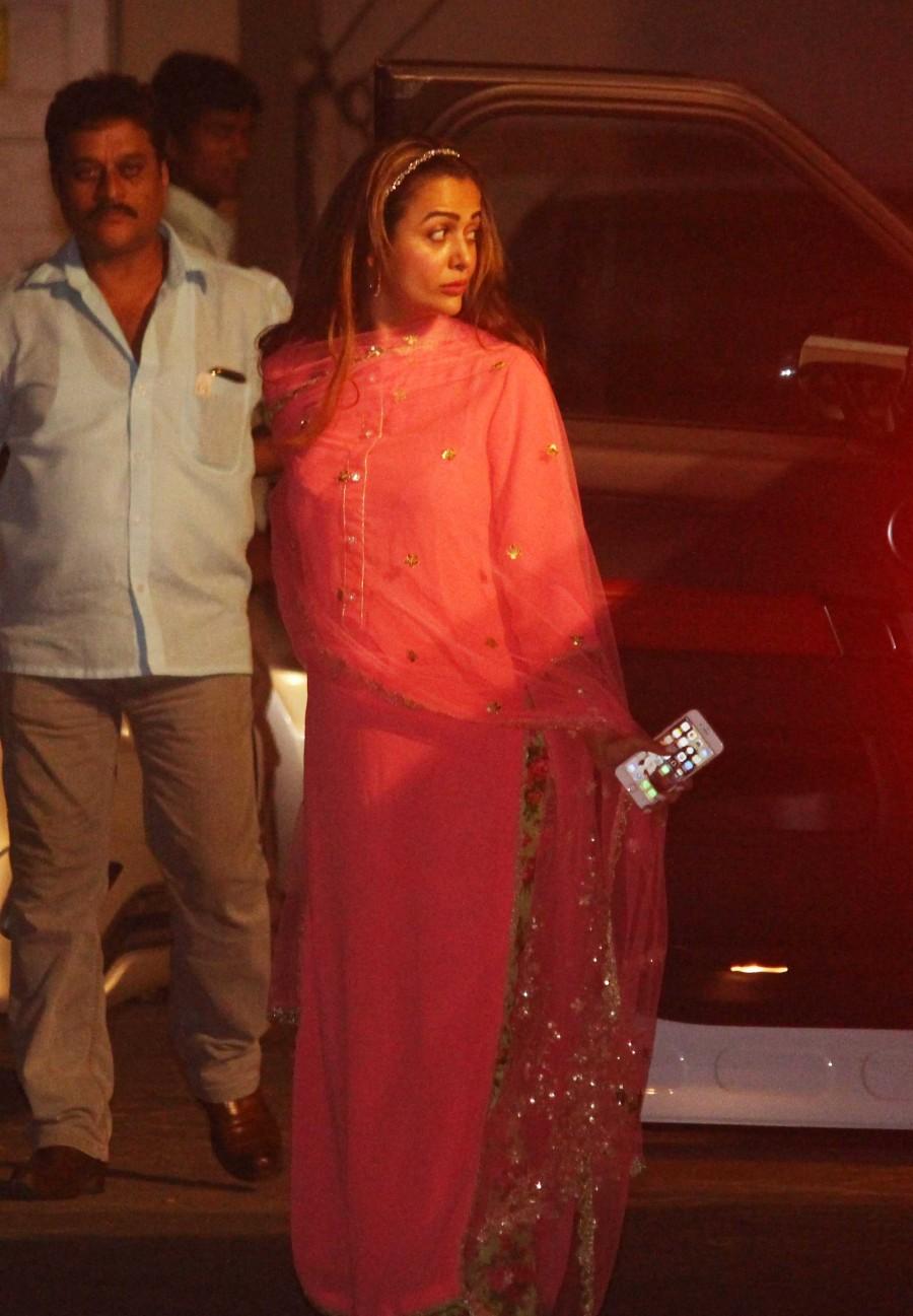 Celebs like Riteish Deshmukh, Genelia D'Souza, Dia Mirza, Sohail Khan, Vatsal Sheth, Malaika Arora Khan, Amrita Arora, Chunky Pandey, Arpita Khan, Bhushan Kumar, Divya Khosla Kumar, Jas Arora, Sahil Sangha, Amrita Arora, Dalip Tahil and other celebrates Ganesha Chaturthi at Salman Khan house. Salman Khan,Salman Khan house,Salman Khan celebrates Ganesha Chaturthi,Salman Khan Ganesha Chaturthi,Ganesha Chaturthi,Riteish Deshmukh,Genelia D'Souza,Dia Mirza,Sohail Khan,Vatsal Sheth,Malaika Arora Khan,Amrita Arora,Chunky Pandey,Arpita Khan