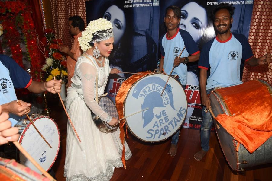 Bollywood actress Rakhi Sawant celebrates Ganesh Chaturthi. Rakhi Sawant,Rakhi Sawant celebrates Ganesh Chaturthi,Ganesh Chaturthi,Ganesh Chaturthi celebrations,Rakhi Sawant pics,Rakhi Sawant images,Rakhi Sawant photos,Rakhi Sawant pictures