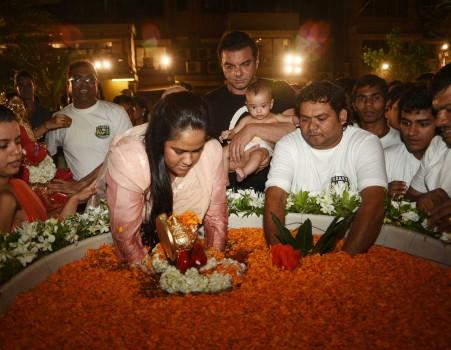 Celebs like Alvira Agnihotri, Arpita Khan, Sohail Khan, Daisy Shah, Nawazuddin Siddiqui, Amy Jackson, Helen, Salim Khan, Atul Agnihotri, Elli Avram, Jas Arora, Sophie Choudry, Anusha Dandekar, Karan Kundra, Kaykasshan Patel and others at Salman Khan's Ganesha Visarjan.