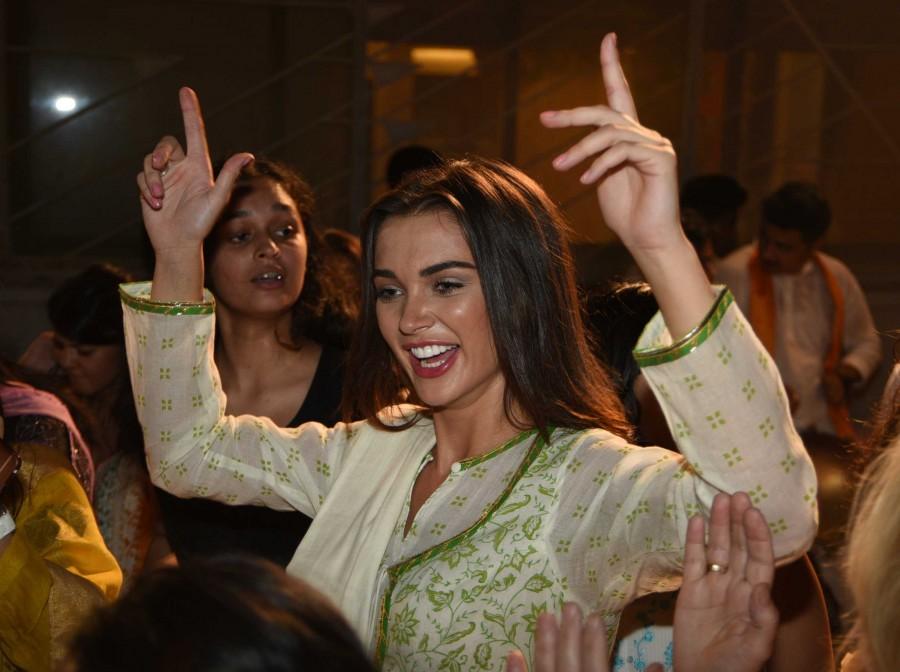 Celebs like Alvira Agnihotri, Arpita Khan, Sohail Khan, Daisy Shah, Nawazuddin Siddiqui, Amy Jackson, Helen, Salim Khan, Atul Agnihotri, Elli Avram, Jas Arora, Sophie Choudry, Anusha Dandekar, Karan Kundra, Kaykasshan Patel and others at Salman Khan's Ganesha Visarjan. Salman Khan,Salman Khan Ganesha Visarjan,Alvira Agnihotri,Arpita Khan,Sohail Khan,Daisy Shah,Nawazuddin Siddiqui,Amy Jackson,Helen,Salim Khan,Atul Agnihotri,Elli Avram,Jas Arora,Sophie Choudry,Anusha Dandekar,Karan Kundra