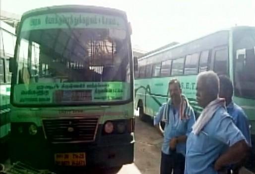 Cauvery water issue: Buses and trucks from Tamil Nadu heading to Karnataka stopped at Hosur border.