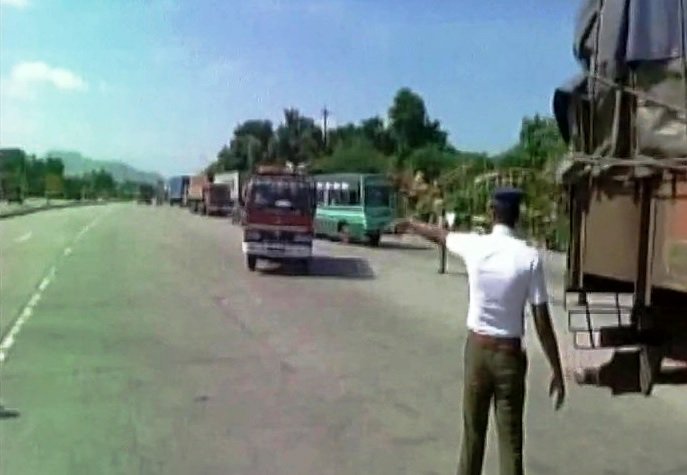 Cauvery water issue: Buses and trucks from Tamil Nadu heading to Karnataka stopped at Hosur border. Cauvery water issue,Cauvery water,cauvery water to tamil nadu,tamil nadu cauvery water dispute,cauvery row,Tamil Nadu,Karnataka,Hosur border