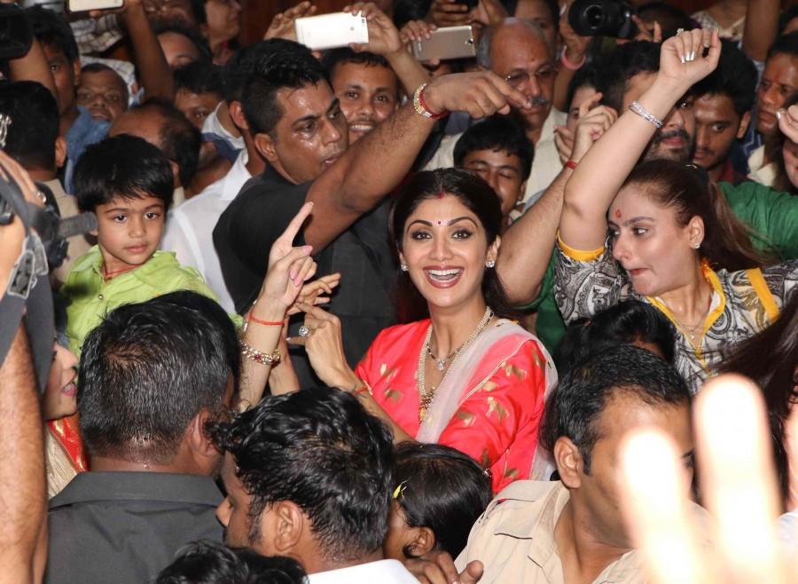 Bollywood actress Shilpa Shetty dancing crazily at Ganpati Visarjan. Shilpa Shetty,Shilpa Shetty's Ganpati Visarjan,Ganpati Visarjan,Shilpa Shetty dance,raj kundra shilpa shetty,raj Kundra,Shilpa Shetty celebrates Ganesha festival,Shilpa Shetty pics,Shilpa Shetty images,Shilpa Shetty photos,Shilpa Shetty stills,Shilpa