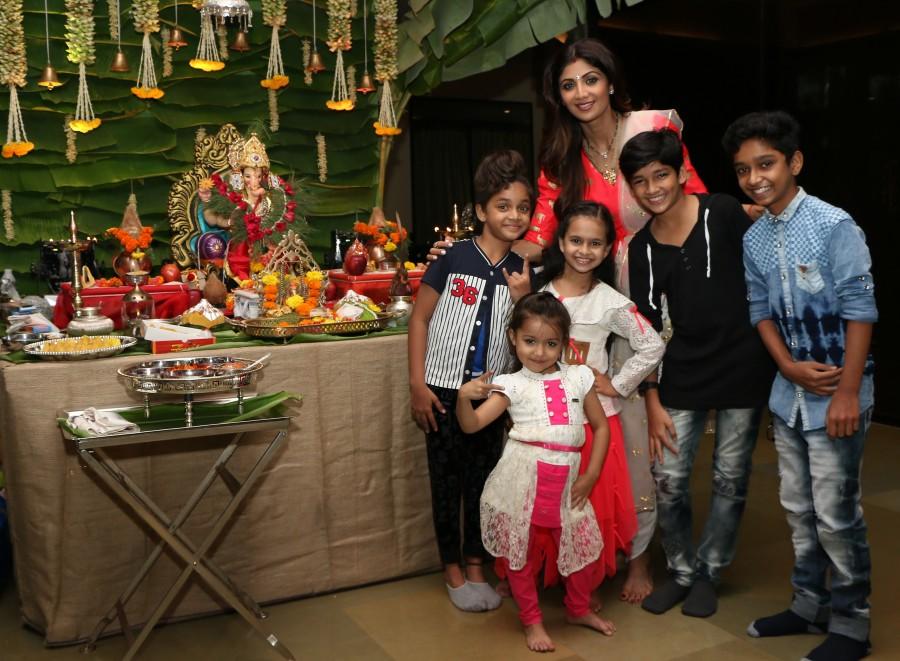 On Tuesday, Super Dancer, Judge Shilpa Shetty invited contestants (kids) from the show (Super Dancer) for Ganpati Darshan and Aarti at her home in Mumbai. Super Dancer,Shilpa Shetty,Super Dancer kids,Ganpati Darshan,Super Dancer judge Shilpa Shetty Kundra,Shilpa Shetty Kundra,Shilpa Shetty pics,Shilpa Shetty images,Shilpa Shetty photos,Shilpa Shetty stills,Shilpa Shetty pictures