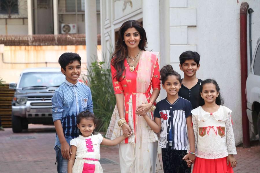 On Tuesday, Super Dancer, Judge Shilpa Shetty invited contestants (kids) from the show (Super Dancer) for Ganpati Darshan and Aarti at her home in Mumbai. Super Dancer,Shilpa Shetty,Super Dancer kids,Ganpati Darshan,Super Dancer judge Shilpa Shetty Kundra,Shilpa Shetty Kundra,Shilpa Shetty pics,Shilpa Shetty images,Shilpa Shetty photos,Shilpa Shetty stills,Shilpa Shetty pictures