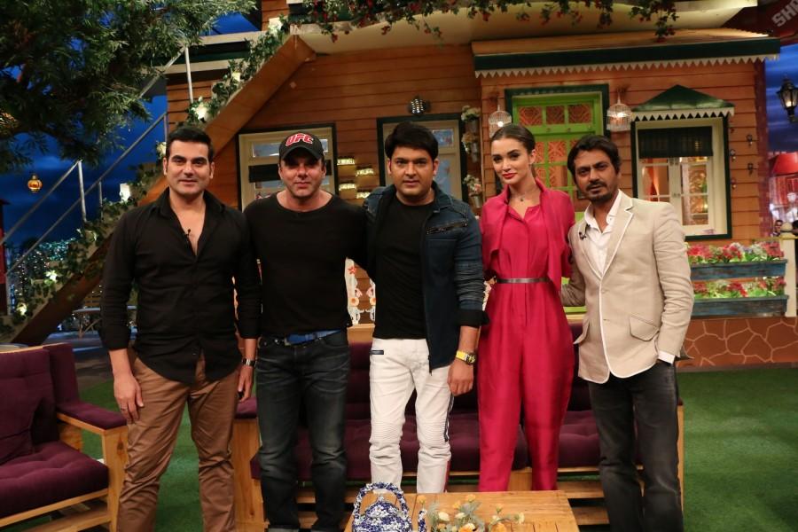 Nawazuddin Siddiqui, Amy Jackson, Sohail Khan promote Freaky Ali movie on the sets of The Kapil Sharma Show. Freaky Ali movie on the sets of The Kapil Sharma Show,Freaky Ali,The Kapil Sharma Show,Kapil Sharma Show,Nawazuddin Siddiqui,Amy Jackson,Sohail Khan,Freaky Ali promotions,Freaky Ali movie promotion