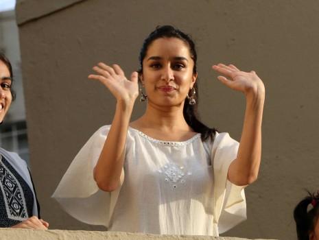 Shraddha Kapoor's favorite festival is Ganesh Chaturthi and we all know that. The actor after having a busy schedule yet made it a point to spend her favorite festival with her loved ones as always.