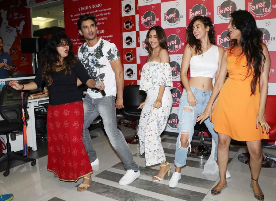 Bollywood actor Sushant Singh Rajput, Kiara Advani, Disha Patani promote M.S Dhoni: The Untold story movie. Sushant Singh Rajput,Kiara Advani,Disha Patani,M.S Dhoni: The Untold story,M.S Dhoni: The Untold story promotion,M.S Dhoni: The Untold story movie promotion,M.S Dhoni,Dhoni