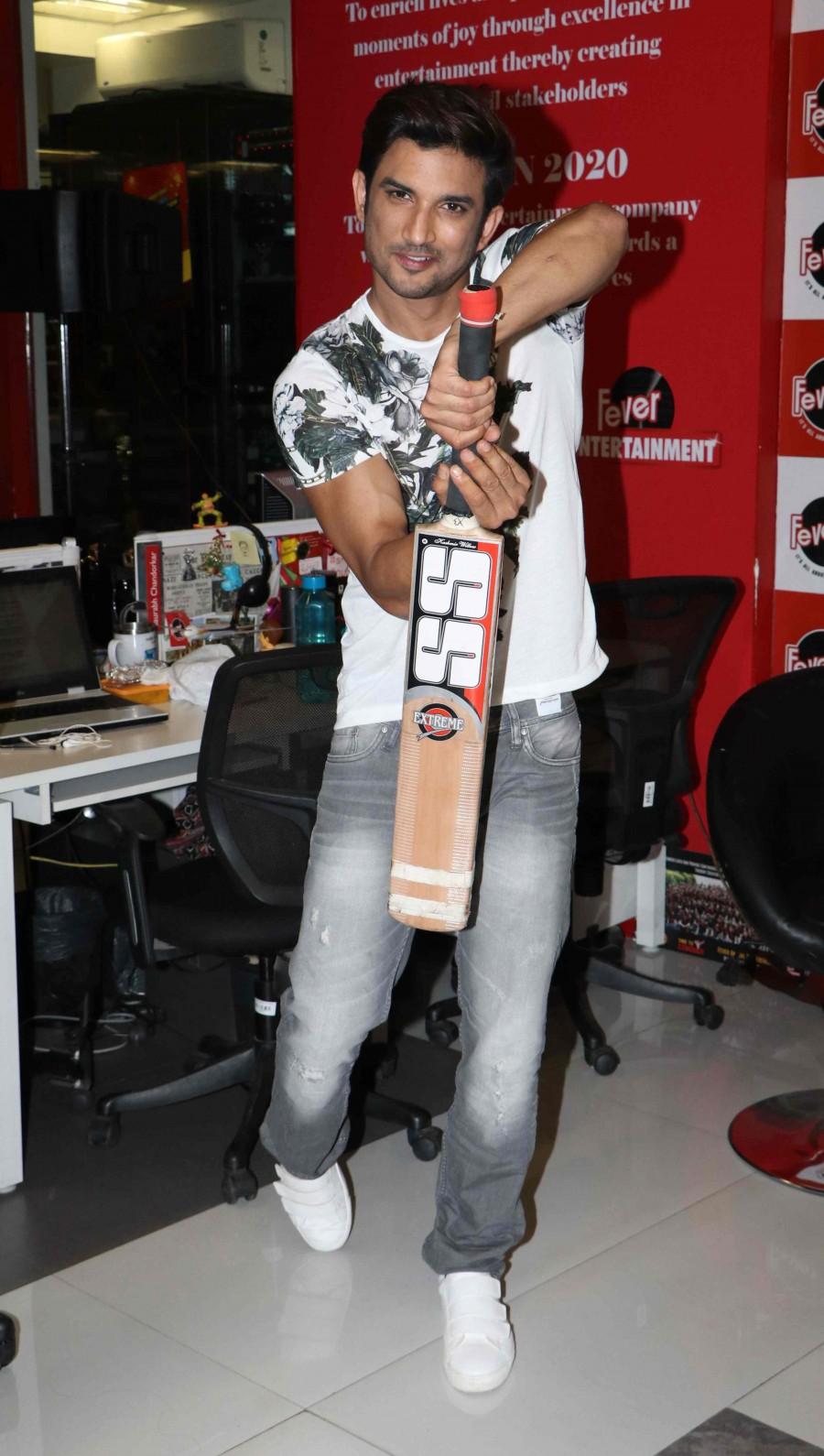 Bollywood actor Sushant Singh Rajput, Kiara Advani, Disha Patani promote M.S Dhoni: The Untold story movie. Sushant Singh Rajput,Kiara Advani,Disha Patani,M.S Dhoni: The Untold story,M.S Dhoni: The Untold story promotion,M.S Dhoni: The Untold story movie promotion,M.S Dhoni,Dhoni