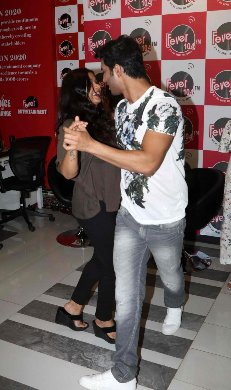 Bollywood actor Sushant Singh Rajput, Kiara Advani, Disha Patani promote M.S Dhoni: The Untold story movie. Sushant Singh Rajput,Kiara Advani,Disha Patani,M.S Dhoni: The Untold story,M.S Dhoni: The Untold story promotion,M.S Dhoni: The Untold story movie promotion,M.S Dhoni,Dhoni