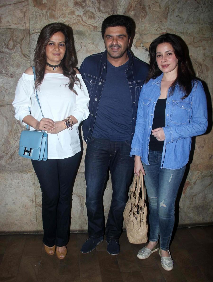 The recent screening of Bollywood movie 'Freaky Ali' was a star-studded affair. Bollywood stars like Sonakshi Sinha, Sohail Khan, Sonali Bendre, Arbaaz Khan, Salim Khan, Helen, Sushila Charak, Jas Arora, Sharman Joshi and Chunky Pandey were spotted at the special screening of Freaky Ali. Freaky Ali special screening,Freaky Ali,Sonakshi Sinha,Sohail Khan,Sonali Bendre,Arbaaz Khan,Salim Khan,Helen,Sushila Charak,Jas Arora,Sharman Joshi,Freaky Ali special screening pics,Freaky Ali special screening images,Freaky Ali special screening photos