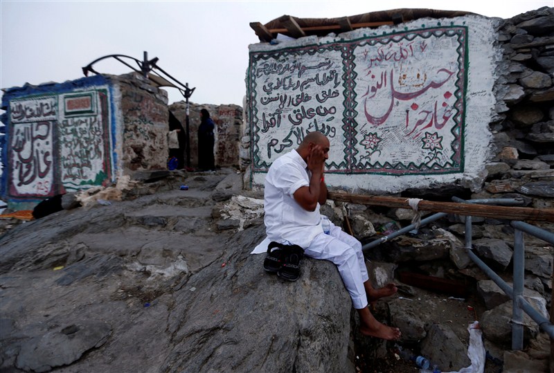 Muslim faithful make the annual Hajj pilgrimage to the holy city of Mecca. Mecca,city of Mecca,Hajj pilgrimage,Haj pilgrimage,Hajj,Haj,Eid al-Adha 2016: Hajj to Mecca,Hajj to Mecca,Journey to Mecca,Mount Al-Noor,Al-Noor mount