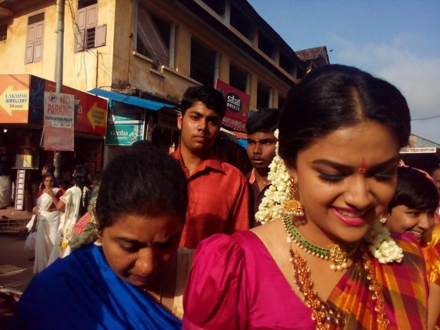 South Indian actress Keerthy Suresh at her sister Revathy's wedding. Keerthy Suresh,Keerthy Suresh wedding,Keerthy Suresh sister wedding,Keerthy Suresh sister marriage,Keerthy Suresh marriage,Revathy,vijay,vijay 60,ilayathalapathy vijay