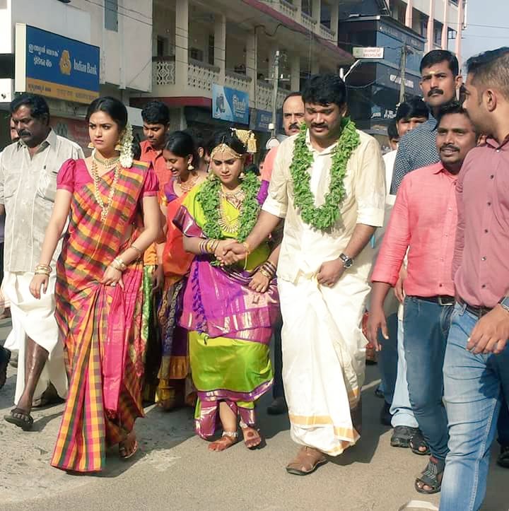 South Indian actress Keerthy Suresh at her sister Revathy's wedding. Keerthy Suresh,Keerthy Suresh wedding,Keerthy Suresh sister wedding,Keerthy Suresh sister marriage,Keerthy Suresh marriage,Revathy,vijay,vijay 60,ilayathalapathy vijay