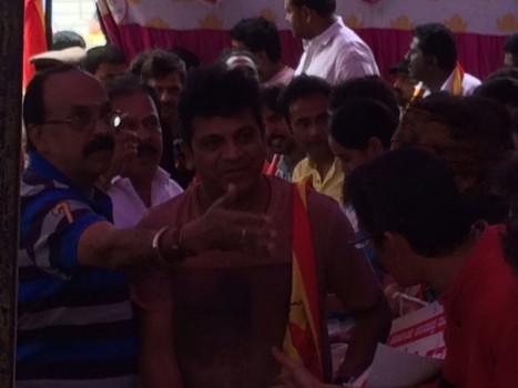 Sandalwood celebs like Shiva Rajkumar, Upendra, Bharathi, Shruthi, Devraj support Karnataka Bandh for Cauvery water row.