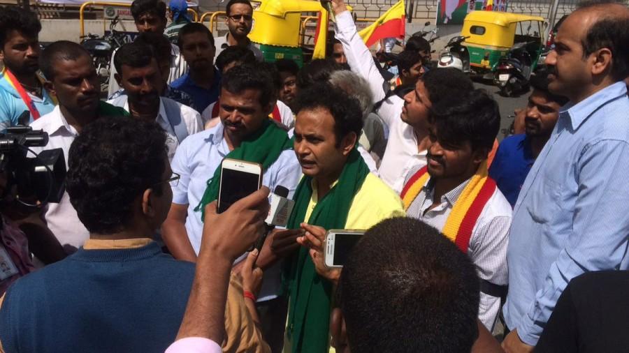 Sandalwood celebs like Shiva Rajkumar, Upendra, Bharathi, Shruthi, Devraj support Karnataka Bandh for Cauvery water row. Karnataka Bandh,Shiva Rajkumar,Upendra,Bharathi,Shruthi,Devraj,Cauvery water row,Cauvery water,cauvery water issue,Cauvery water dispute
