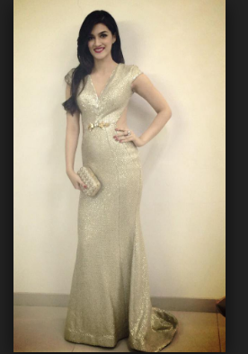 Golden Dress is already a big trend in Hollywood but when it comes to Bollywood it is Kriti Sanon, who is flaunting the colour and rather well. It is a colour that not many actress can carry it off well, but Kriti is seen experimenting with it and pulling it off amazingly. Kriti Sanon,Kriti Sanon in Golden Dress,Kriti Sanon looks stunning,Kriti sanon photos,Kriti Sanon pics,Kriti Sanon images,Kriti Sanon stills,Kriti Sanon pictures,Kriti Sanon latest pics,Kriti Sanon latest images,Kriti Sanon latest photos,Kriti Sanon lates