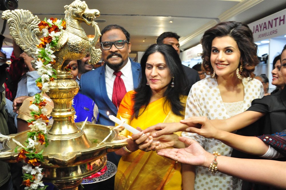Bollywood movie 'Pink' Press meet held at Hyderabad. Actress Taapsee Pannu, Kirti Kulhari, Angad Bedi and others graced the event. Pink Press Meet,Pink,bollywood movie Pink,Taapsee Pannu,Kirti Kulhari,Pink Press Meet pics,Pink Press Meet images,Pink Press Meet photos,Pink Press Meet stills,Pink Press Meet pictures