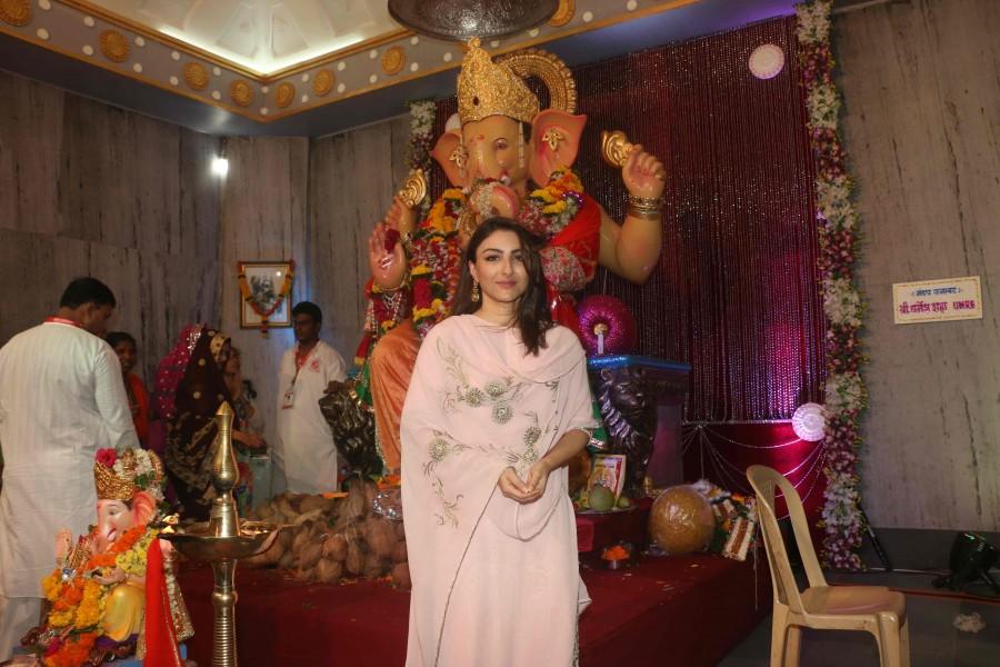 Bollywood actress Soha Ali Khan visits Andhericha Raja Ganesh Mandal. Soha Ali Khan,Soha Ali Khan at Andhericha Raja Ganesh Mandal,Andhericha Raja Ganesh Mandal,Soha Ali Khan pics,Soha Ali Khan images,Soha Ali Khan stills,Soha Ali Khan pictures