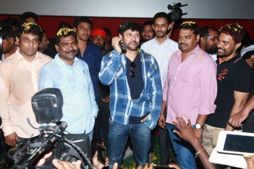 Chiyaan Vikram at Inkokkadu (Iru Mugan) success tour.