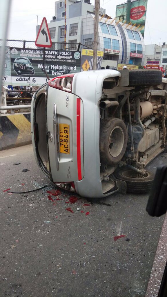 Cauvery water issue: Pro-Kannada activists vandalise Tamil Nadu vehicles Cauvery water issue,Cauvery water,cauvery water row,cauvery water to tamil nadu,Pro-Kannada activists vandalise Tamil Nadu vehicles,Tamil Nadu vehicles,Tamil Nadu vehicles vandalise