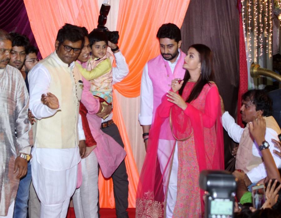 Abhishek Bachchan and Aishwarya Rai Bachchan Visit AB Corp's Rajesh Yadav's House followed by Mankeshwar Ganapati Mandal at Byculla, Mumbai. Abhishek Bachchan,Aishwarya Rai Bachchan,Aishwarya Rai,Abhishek Bachchan and Aishwarya Rai,Ganesh Chaturthi celebrations,Ganesh Chaturthi,ganesh chaturthi celebrations bollywood,Ganesh Chaturthi celebrations pics,Ganesh Chaturthi celebrations images,Ganes