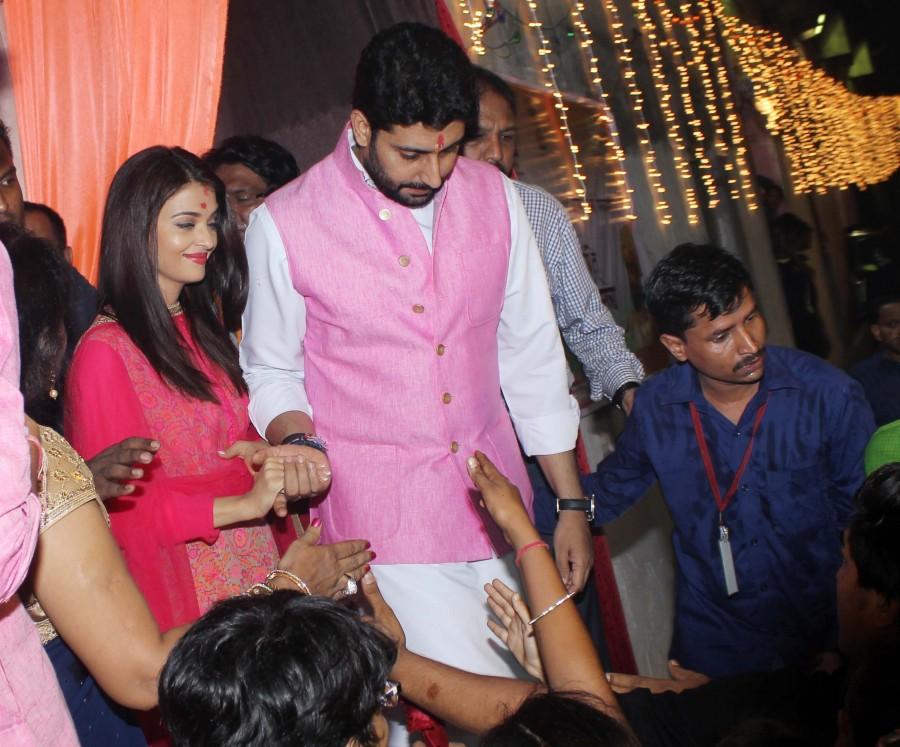Abhishek Bachchan and Aishwarya Rai Bachchan Visit AB Corp's Rajesh Yadav's House followed by Mankeshwar Ganapati Mandal at Byculla, Mumbai. Abhishek Bachchan,Aishwarya Rai Bachchan,Aishwarya Rai,Abhishek Bachchan and Aishwarya Rai,Ganesh Chaturthi celebrations,Ganesh Chaturthi,ganesh chaturthi celebrations bollywood,Ganesh Chaturthi celebrations pics,Ganesh Chaturthi celebrations images,Ganes