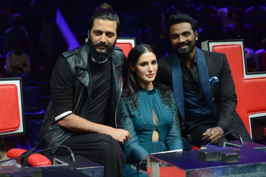 Ritesh Deshmukh, Nargis Fakhri groove with finalists of Dance Plus season 2 along with super judge Remo D'souza Ritesh Deshmukh,Nargis Fakhri,Remo D'souza,Banjo,Banjo promotions,Banjo promotion on Dance Plus season 2,Dance Plus season 2