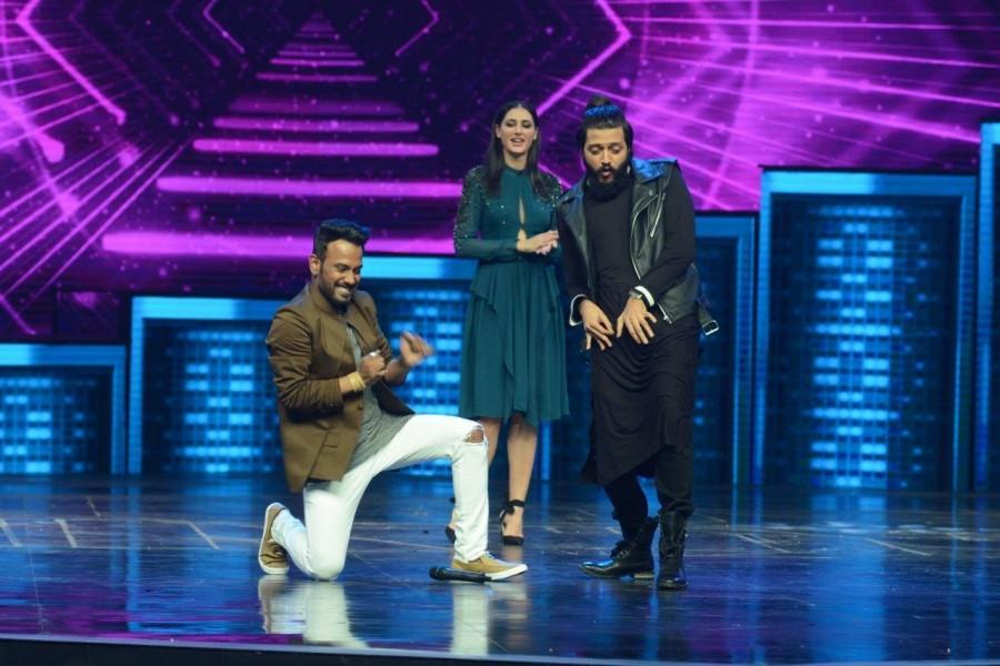 Ritesh Deshmukh, Nargis Fakhri groove with finalists of Dance Plus season 2 along with super judge Remo D'souza Ritesh Deshmukh,Nargis Fakhri,Remo D'souza,Banjo,Banjo promotions,Banjo promotion on Dance Plus season 2,Dance Plus season 2