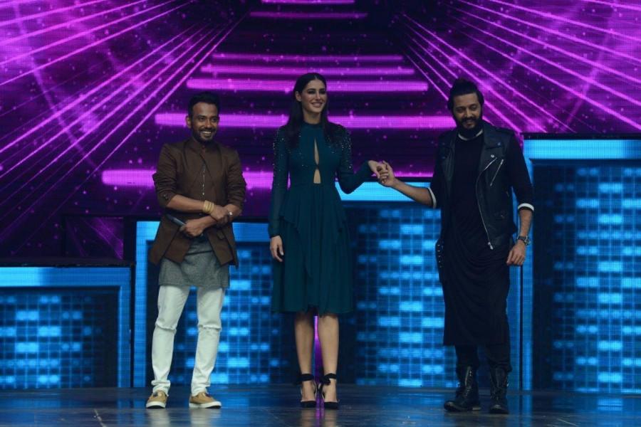 Ritesh Deshmukh, Nargis Fakhri groove with finalists of Dance Plus season 2 along with super judge Remo D'souza Ritesh Deshmukh,Nargis Fakhri,Remo D'souza,Banjo,Banjo promotions,Banjo promotion on Dance Plus season 2,Dance Plus season 2