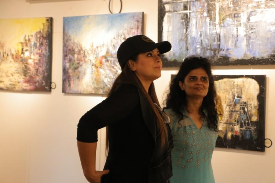 Bela Mardia unveiled her collection, 'The Palette Knife' at her debut solo art show. Her paintings reflect her experimental approach to materials and surfaces. Bela Mardia,Solo Art Show,Mahima Choudhary,The Palette Knife,Mehmood Curmally,Vikram,Jeeya Sethi,Mr Bahl,Mr Bahl with daughter Sanjana,Sanjana