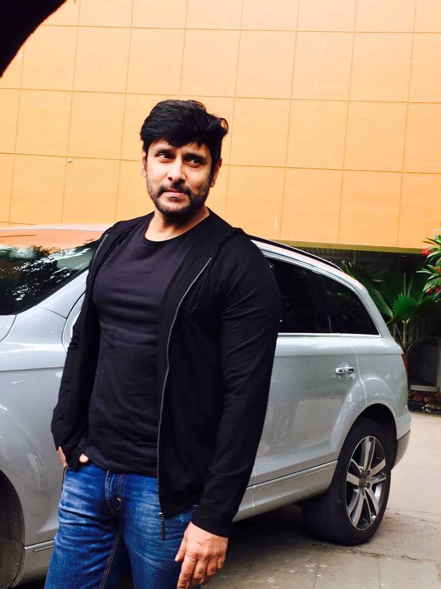 South Indian actor Chiyaan Vikram at Iru Mugan success meet. Chiyaan Vikram,Vikram,Iru Mugan success meet,Iru Mugan,Vikram at Iru Mugan success meet,Iru Mugan success meet pics,Iru Mugan success meet images,Iru Mugan success meet photos,Iru Mugan success meet stills,Iru Mugan success meet pictures