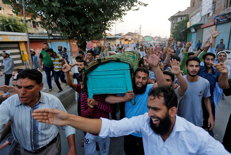 At least 65 people have been killed and 6,000 injured in more than 40 days of clashes between protesters and Indian security forces. Kashmir unrest,Kashmir,Jammu and Kashmir,protesters,Indian security forces,security forces,security forces and protesters,65 days of Kashmir unrest,violence in Kashmir,Kashmir violence