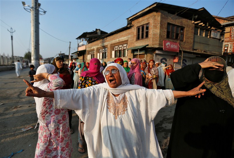 At least 65 people have been killed and 6,000 injured in more than 40 days of clashes between protesters and Indian security forces. Kashmir unrest,Kashmir,Jammu and Kashmir,protesters,Indian security forces,security forces,security forces and protesters,65 days of Kashmir unrest,violence in Kashmir,Kashmir violence
