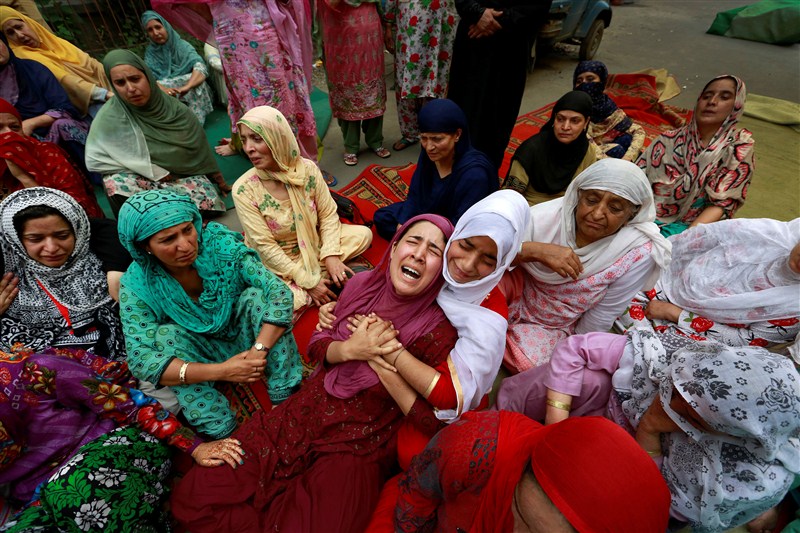 At least 65 people have been killed and 6,000 injured in more than 40 days of clashes between protesters and Indian security forces. Kashmir unrest,Kashmir,Jammu and Kashmir,protesters,Indian security forces,security forces,security forces and protesters,65 days of Kashmir unrest,violence in Kashmir,Kashmir violence