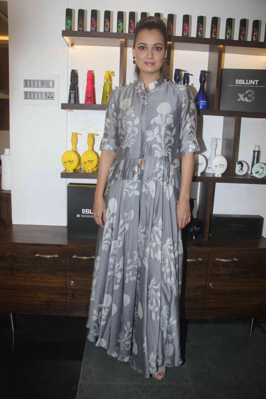 Bollywood actress Dia Mirza unveils 9th BBLUNT salon in Mumbai. Dia Mirza,Dia Mirza unveils 9th BBLUNT salon,9th BBLUNT salon,BBLUNT salon,actress Dia Mirza,Bollywood actress Dia Mirza,Dia Mirza pics,Dia Mirza images,Dia Mirza photos,Dia Mirza stills,Dia Mirza pictures